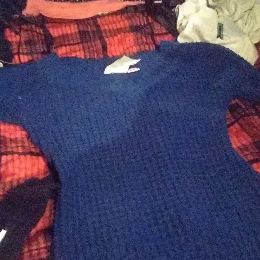 Red paint sweater new